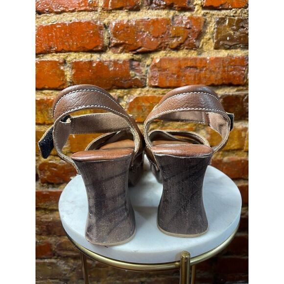 London Underground 90s Bell Bottom Heel Sandals - Picture 4 of 6